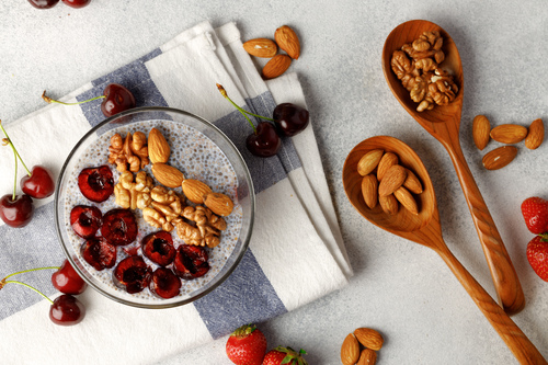 Pudding hạt chia, quả mọng và hạt