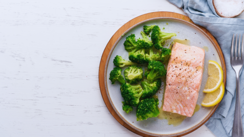 Cá hồi nướng Keto với bông cải xanh