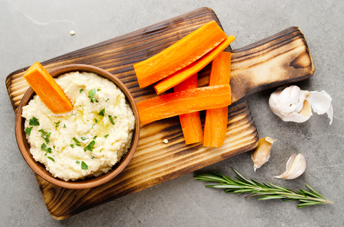 Que cà rốt với hummus