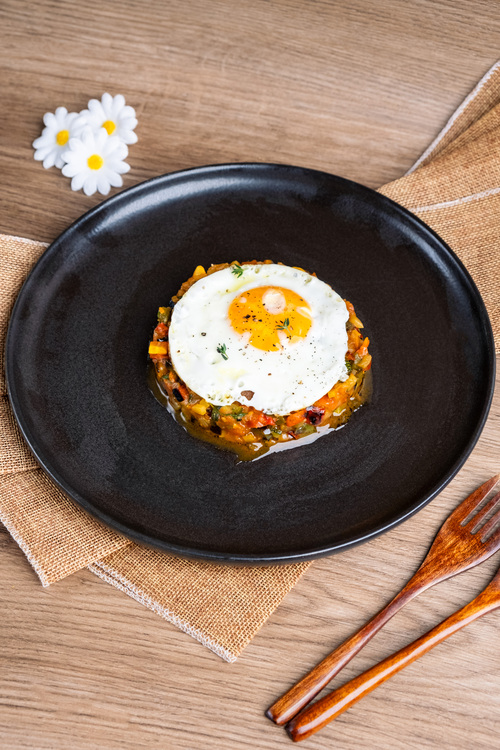 Trứng ốp la và Ratatouille