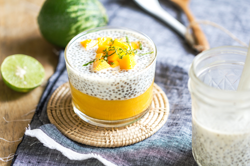 Pudding xoài hạt chia nước cốt dừa