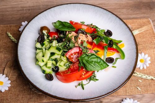 Salade Nicoise và cá ngừ