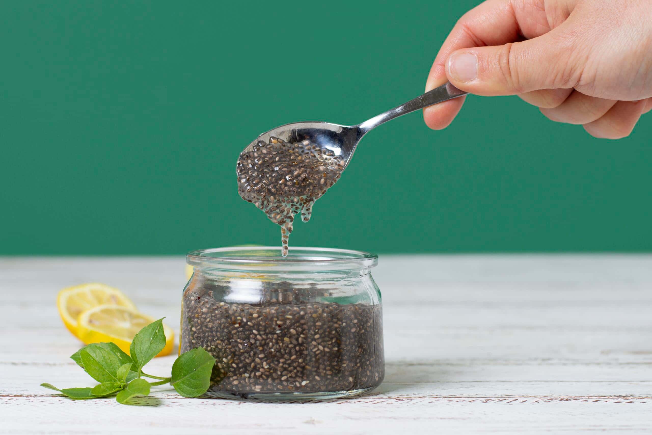 distinguish-chia-seeds-and-basil-seeds