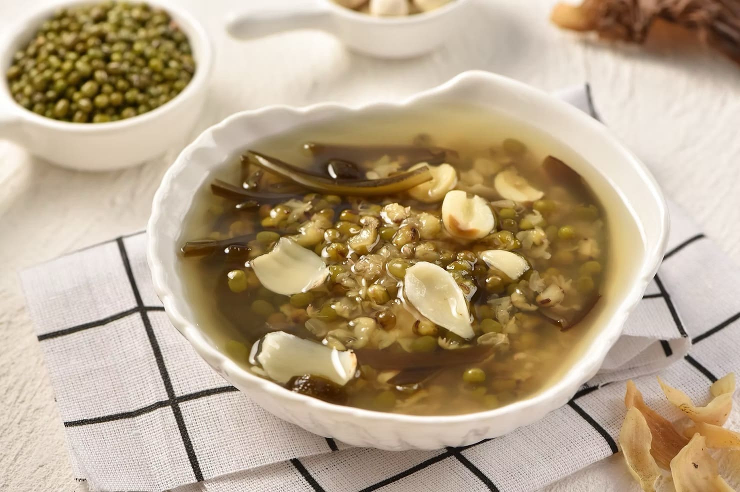 mung-bean-sweet-soup-with-lotus-root-supports-healthy-digestion