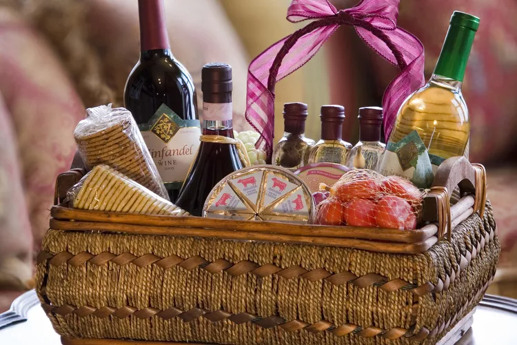 secure-the-bottles-of-wine-to-the-tet-gift-basket-to-use-as-a-base