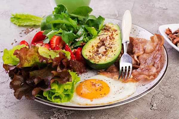 Low-carb-is-a-diet-that-reduces-starch-intake-and-prioritizes-protein-and-good-fats-to-help-the-body-burn-fat
