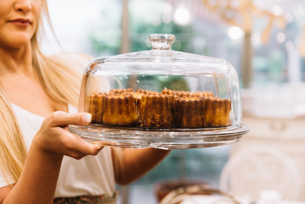 allow-the-cake-to-cool-completely-before-wrapping-it-in-plastic-wrap-or-placing-it-in-an-airtight-container