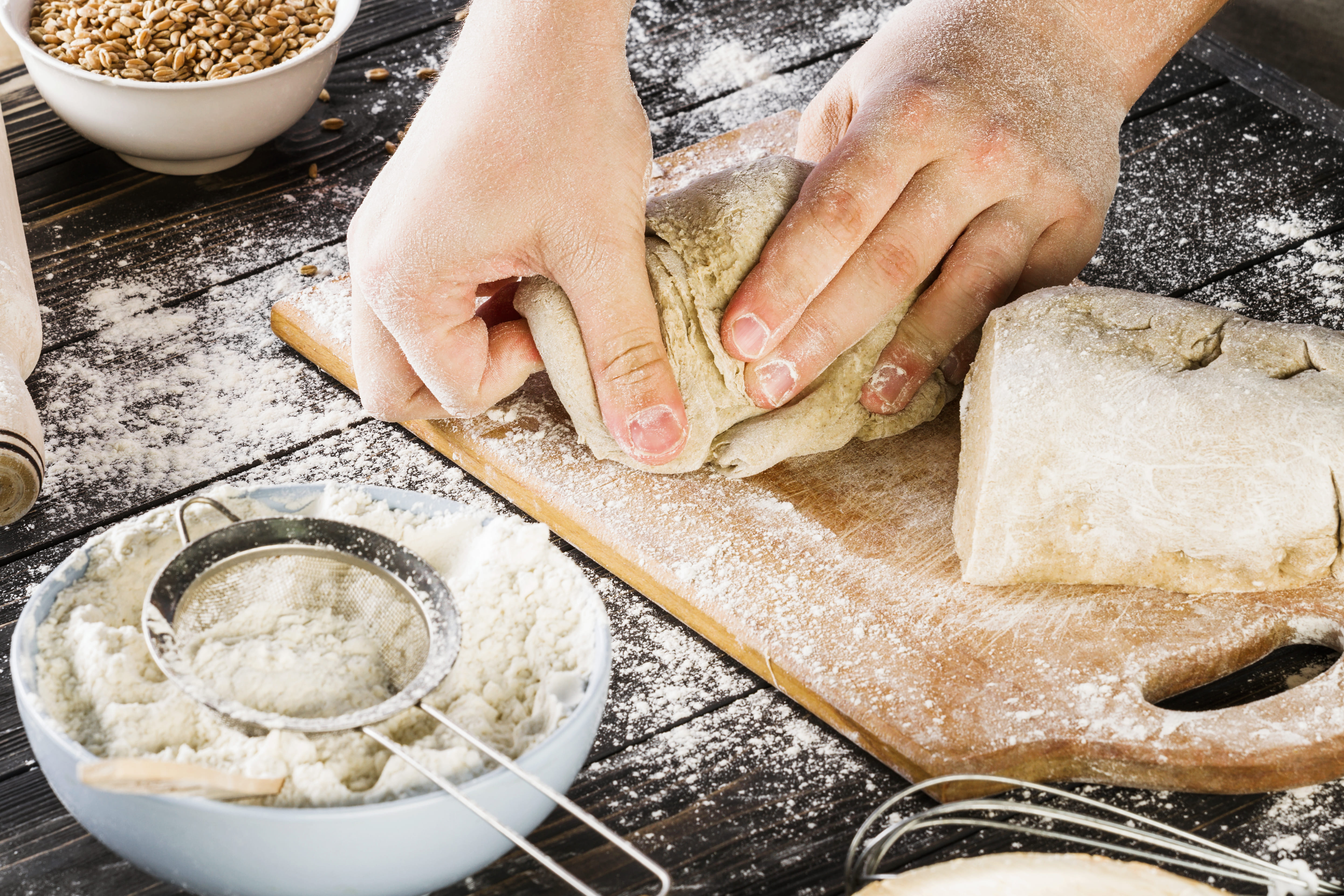 mix-dry-ingredients-to-make-cakes