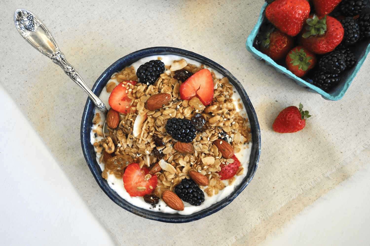 granola-va-trai-cay