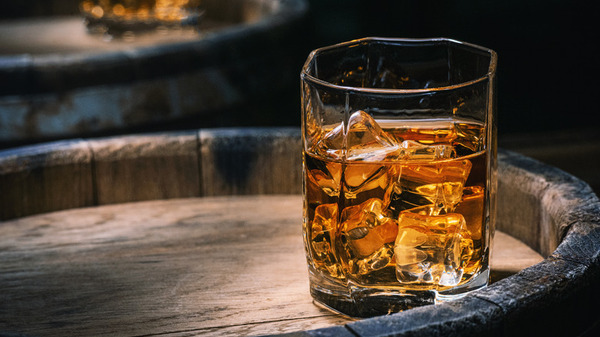 whisky-is-oftern-served-with-cheese-or-pure-dark-chocolate