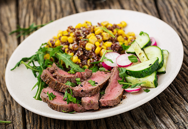 Grilled-beef-salad-is-both-delicious-and-nutritious