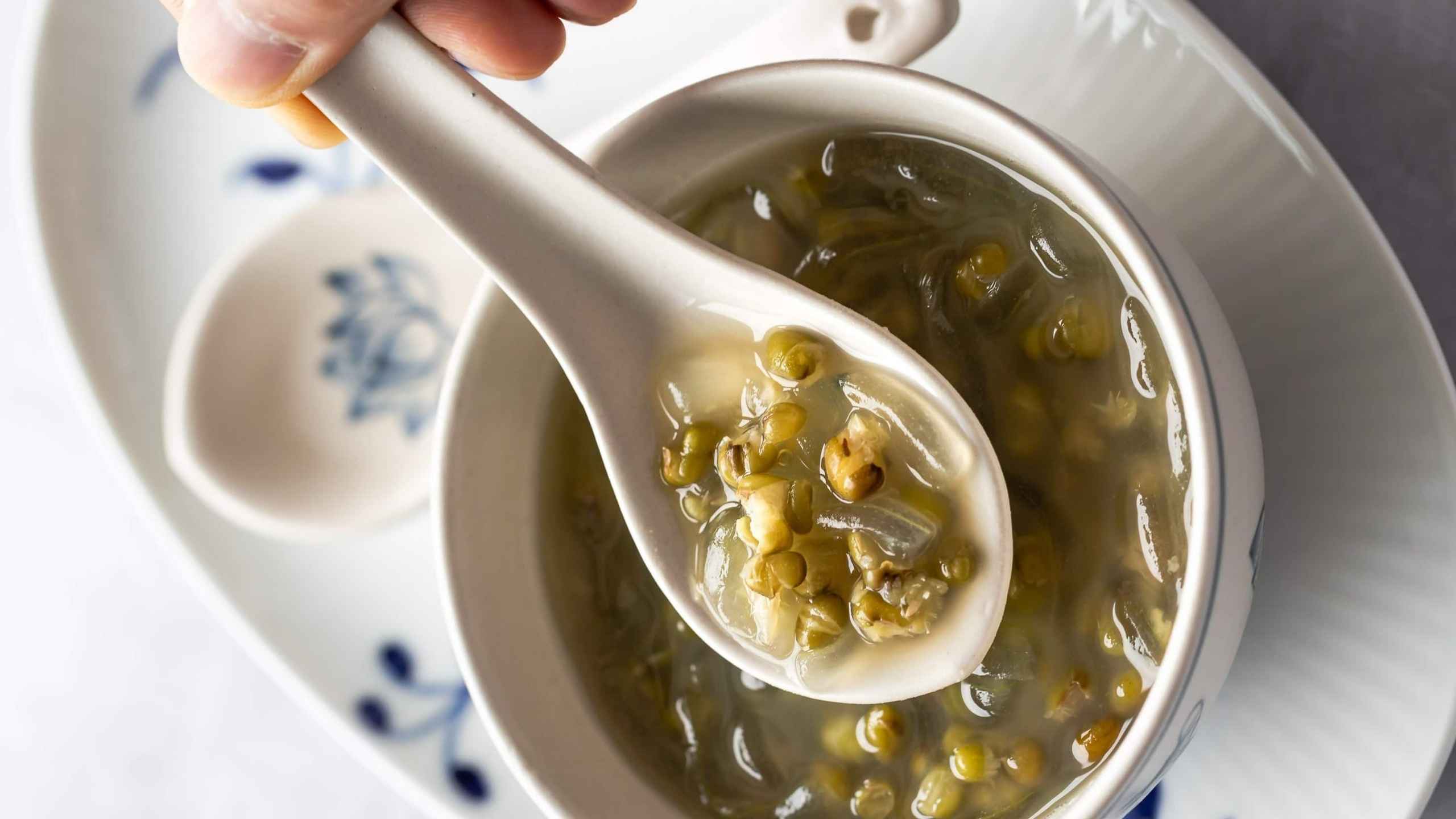 warm-mung-bean-sweet-soup-with-tender-beans-and-a-light-easy-to-join-sweetness