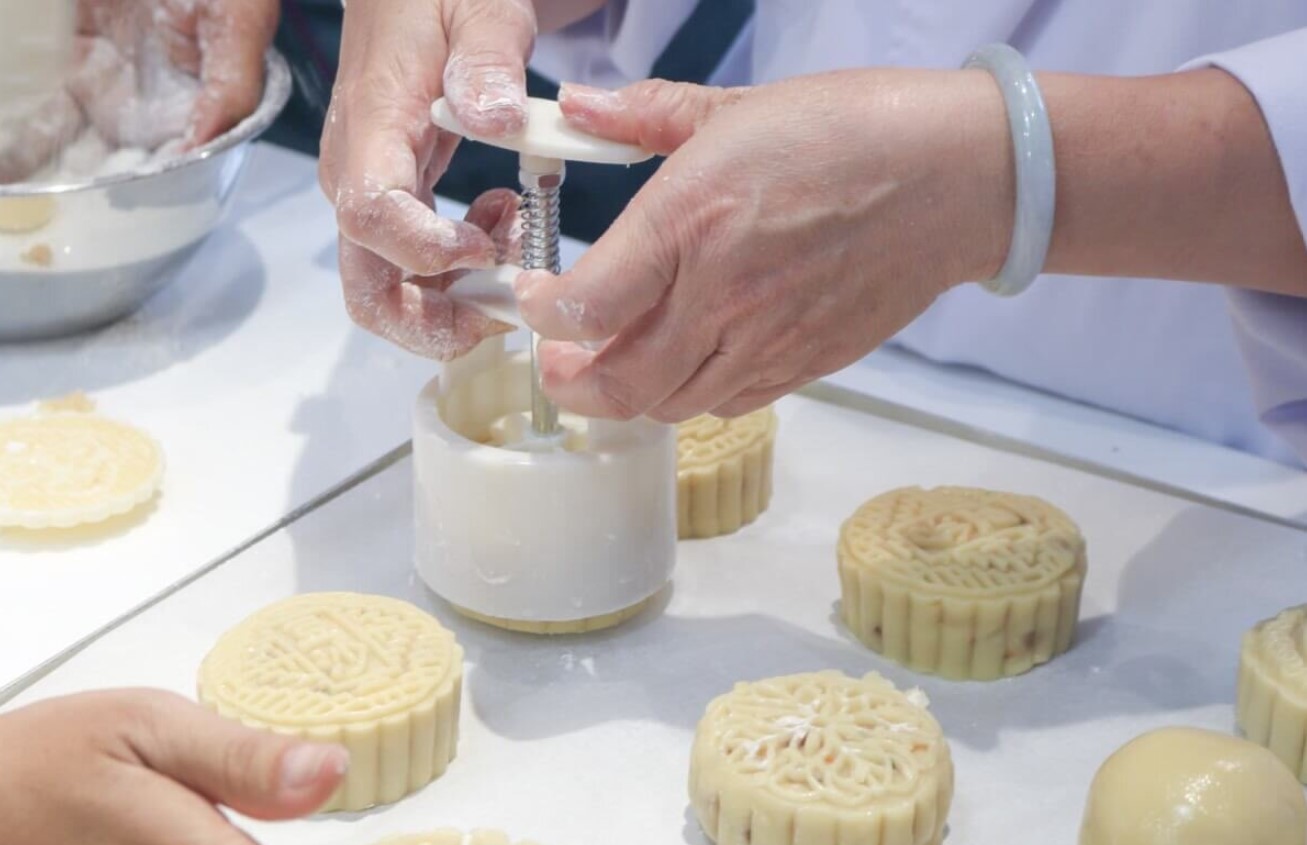 Making the Mooncake Crust