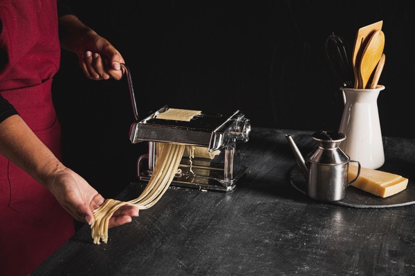 shape the pasta